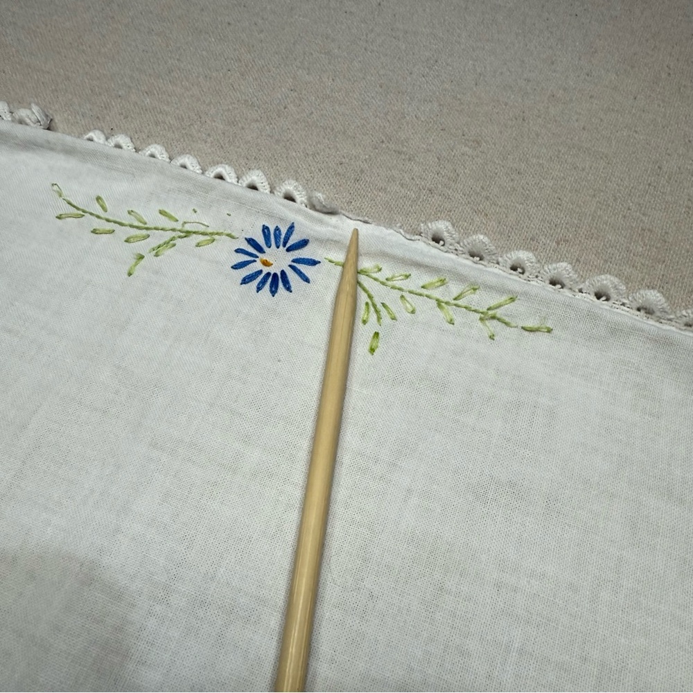 Embroidered Vintage Floral Table Runner - Picture 7 of 11